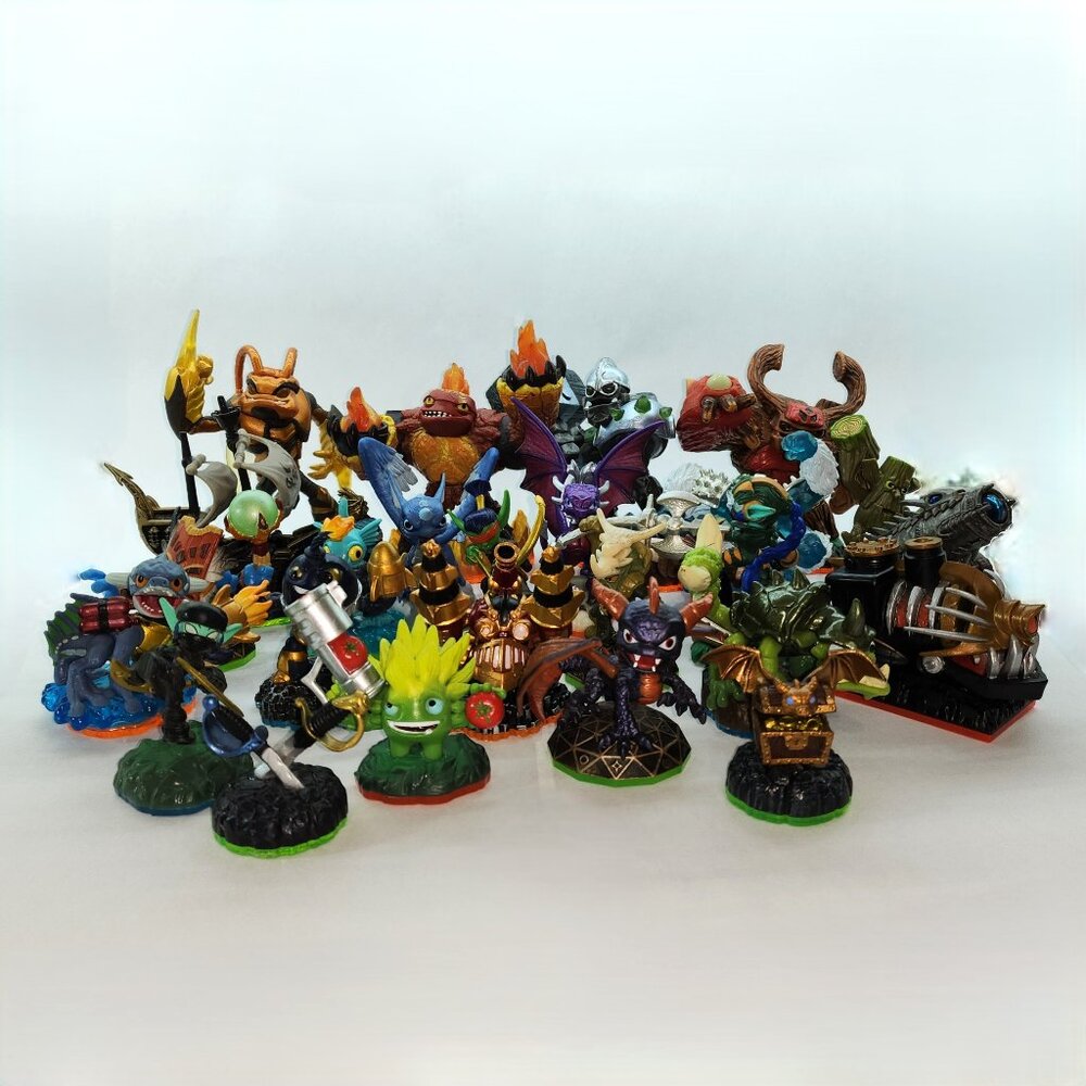 Skylander Lot/Bundle of 25